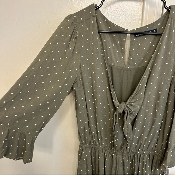 Abercrombie & Fitch Sage Green White Polka Dot Front Tie Romper Size Medium - Picture 4 of 8